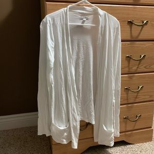 Women’s American Eagle white cardigan with pockets